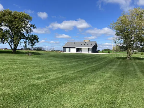 9207 Middle ROAD, Manitowoc, WI 54220