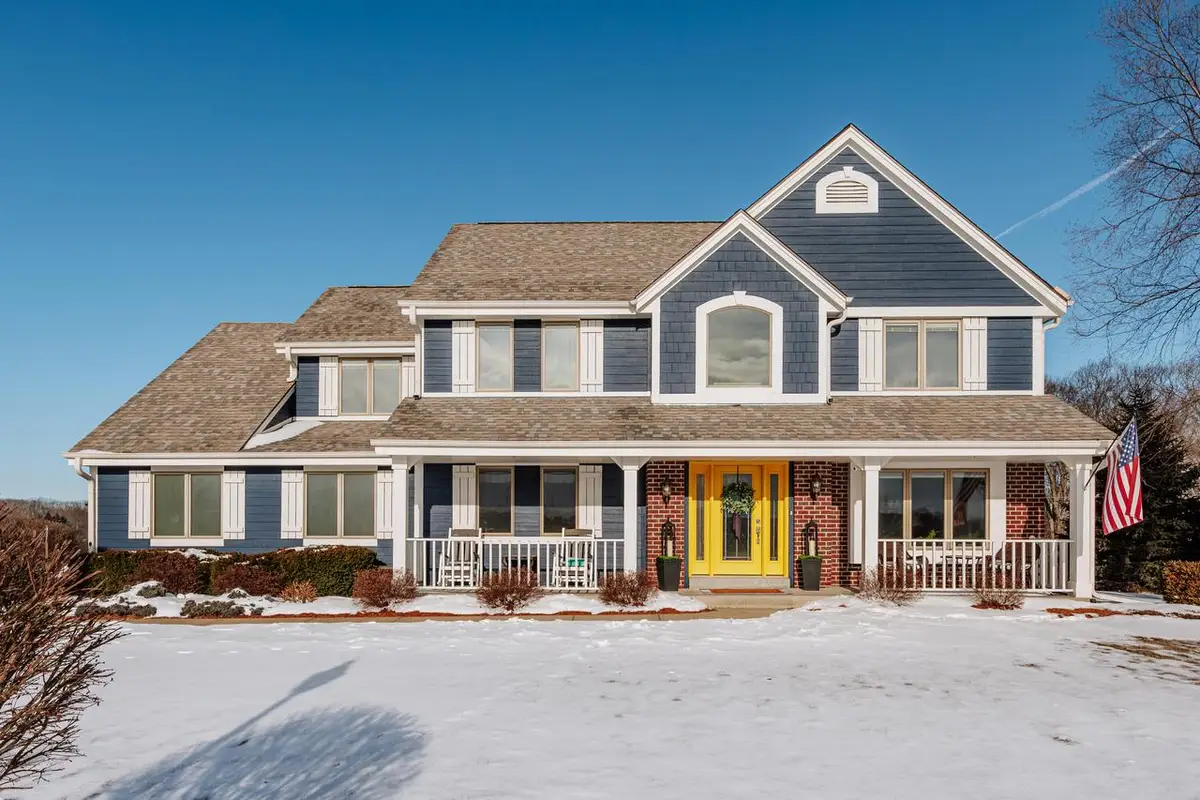 W239S6002 Chinook COURT, Waukesha, WI 53189 - #1