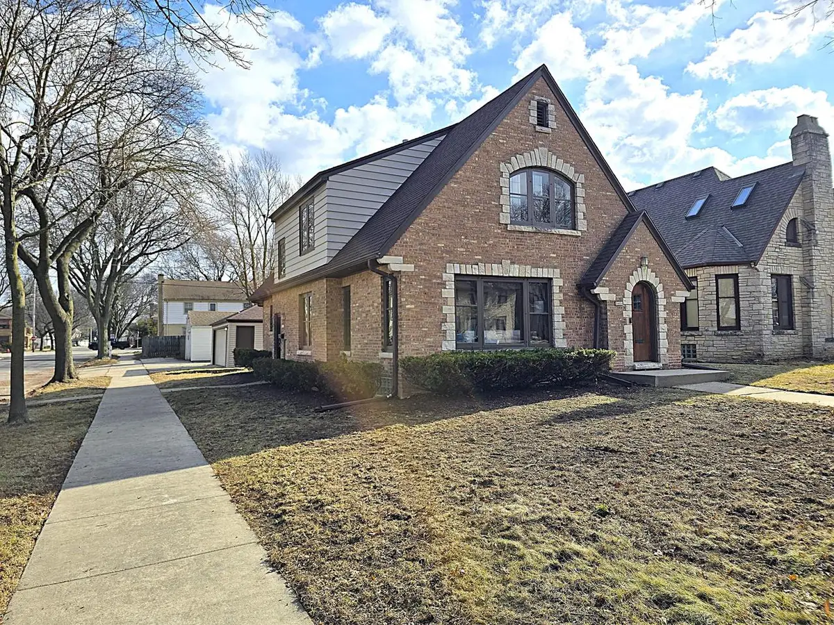 5601 W Brooklyn PLACE, Milwaukee, WI 53216 - #1