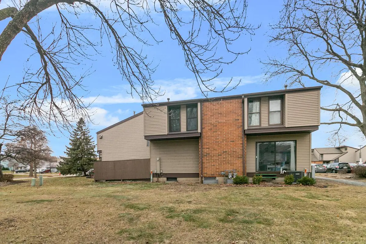 1661 W Edgerton AVENUE #M, Milwaukee, WI 53221 - #1