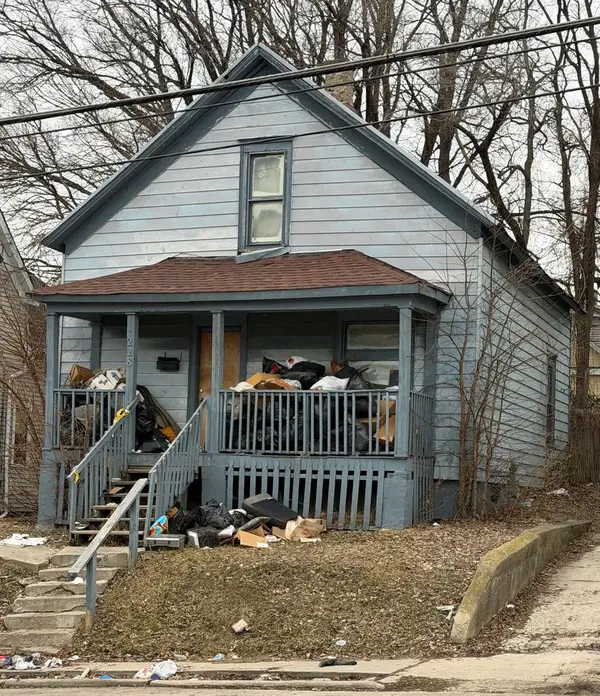 228 N Memorial DRIVE, Racine, WI 53404