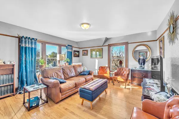 6528 W North AVENUE, Wauwatosa, WI 53213