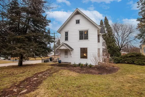 403 W Capitol DRIVE, Hartland, WI 53029