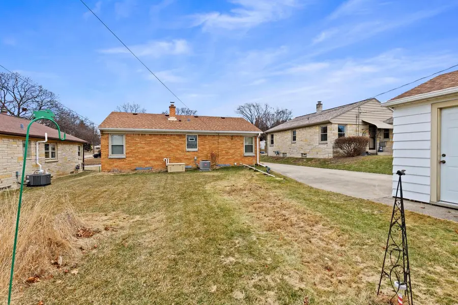 2911 S 57th STREET, Milwaukee, WI 53219 - #2