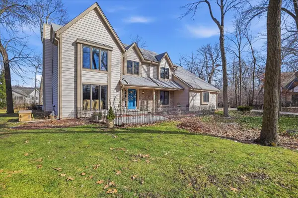 2100 S Cherrywood COURT, New Berlin, WI 53151