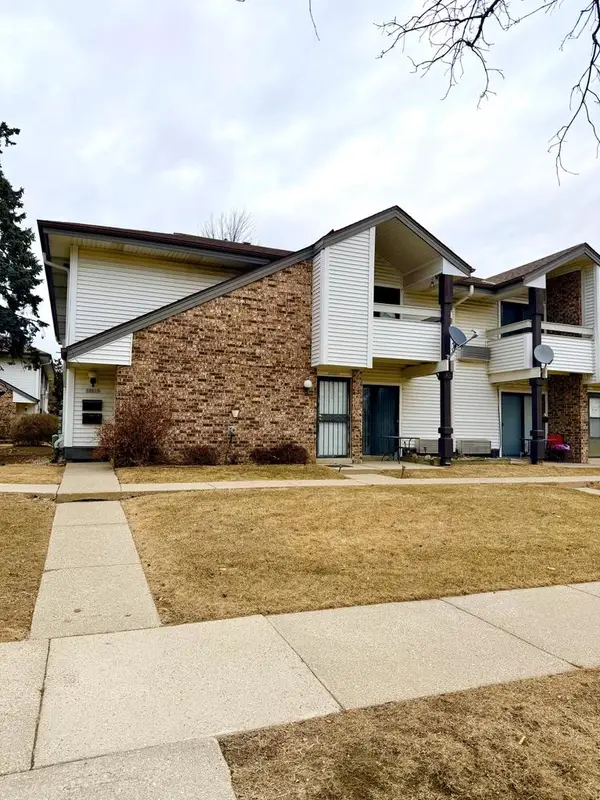 10810 W Donna DRIVE, Milwaukee, WI 53224