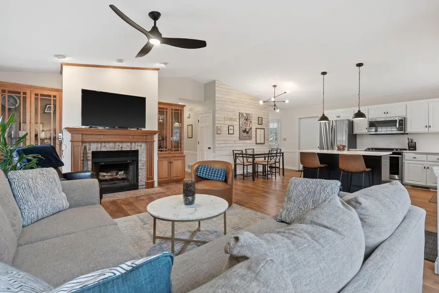 8109 S Forest Meadows DRIVE, Franklin, WI 53132 - #2