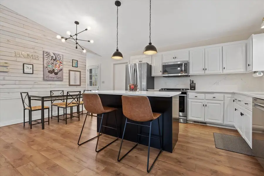 8109 S Forest Meadows DRIVE, Franklin, WI 53132 - #3