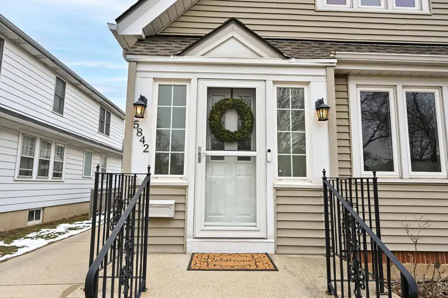 5842 N Bay Ridge AVENUE, Whitefish Bay, WI 53217 - #2