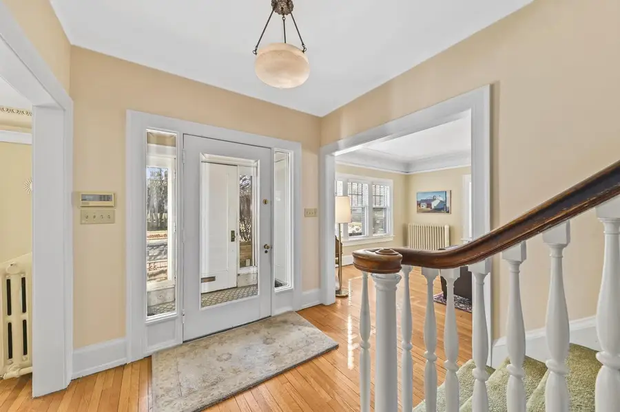 2400 E Newton AVENUE, Shorewood, WI 53211 - #2