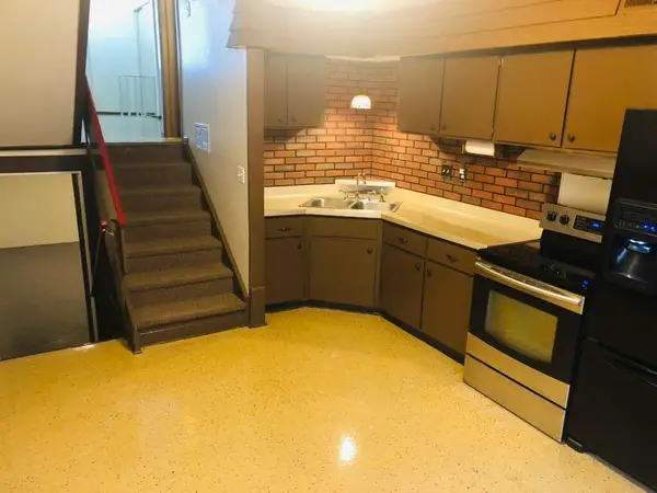 8901 N Swan ROAD #D, Milwaukee, WI 53224