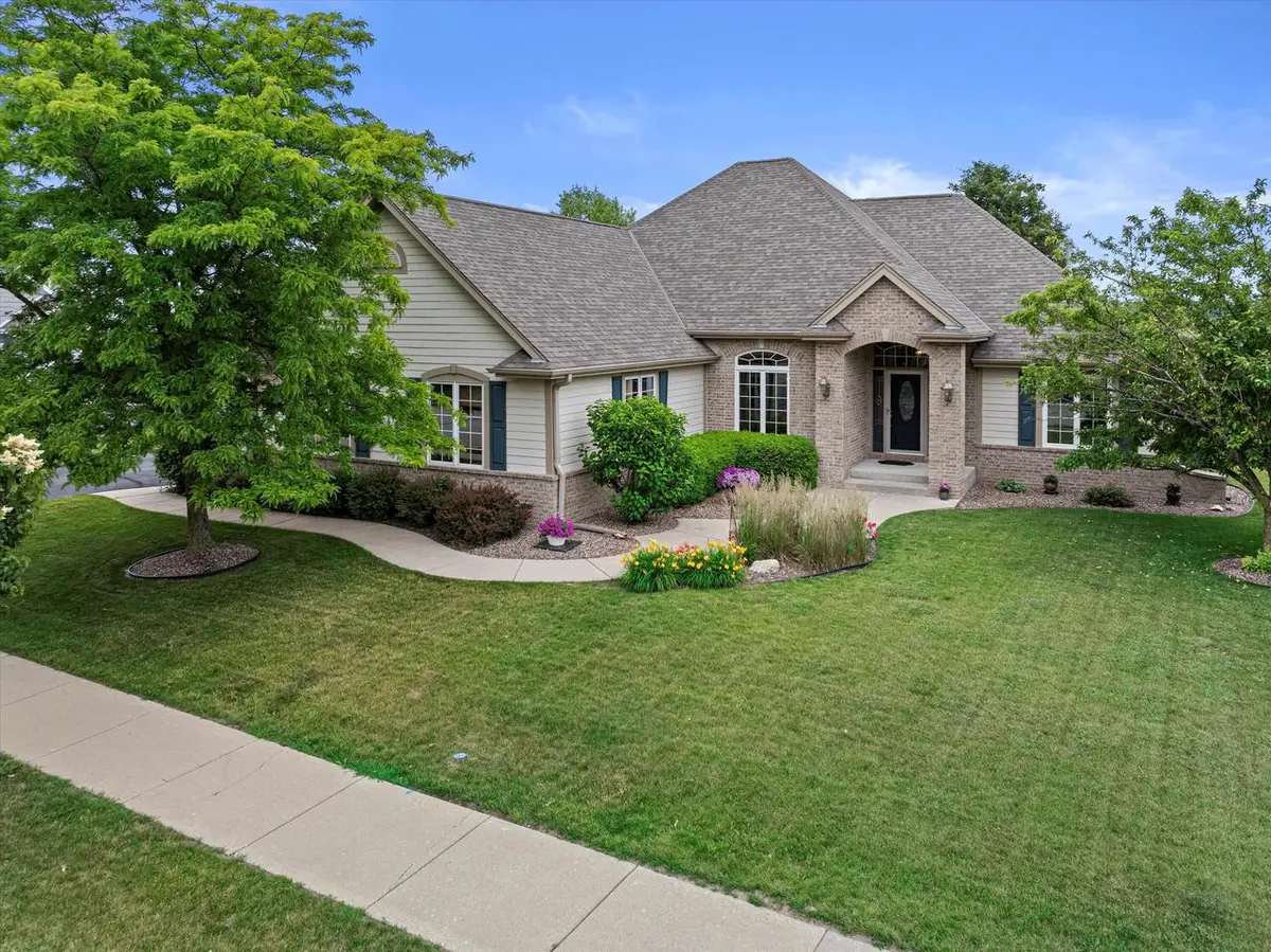 1855 River Lakes ROAD S, Oconomowoc, WI 53066 - #1