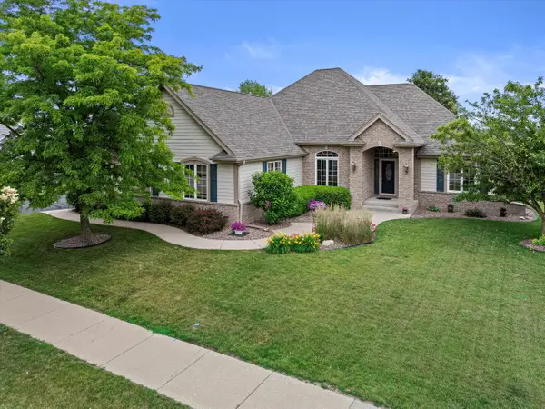 1855 River Lakes ROAD S, Oconomowoc, WI 53066