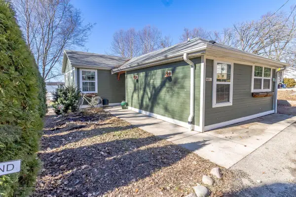 N6911 Lafayette LANE, Elkhorn, WI 53121