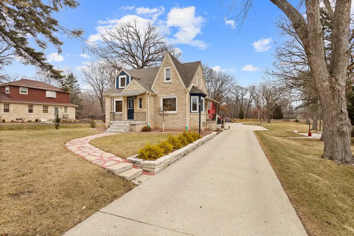 5422 S 43rd STREET, Greenfield, WI 53220 - #1