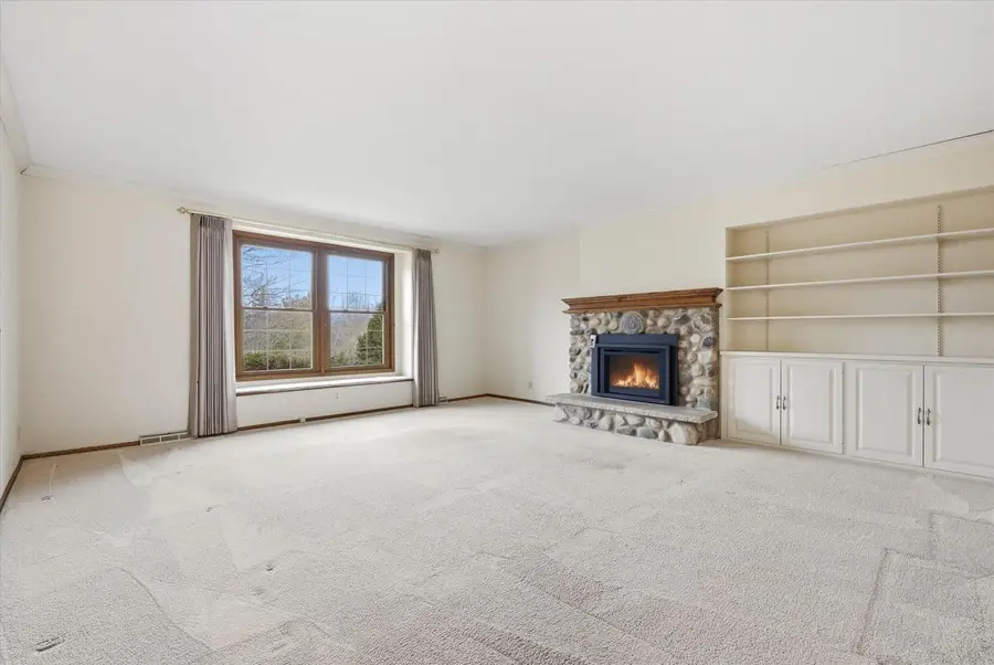 7453 Devonshire DRIVE, Cedarburg, WI 53012 - #3