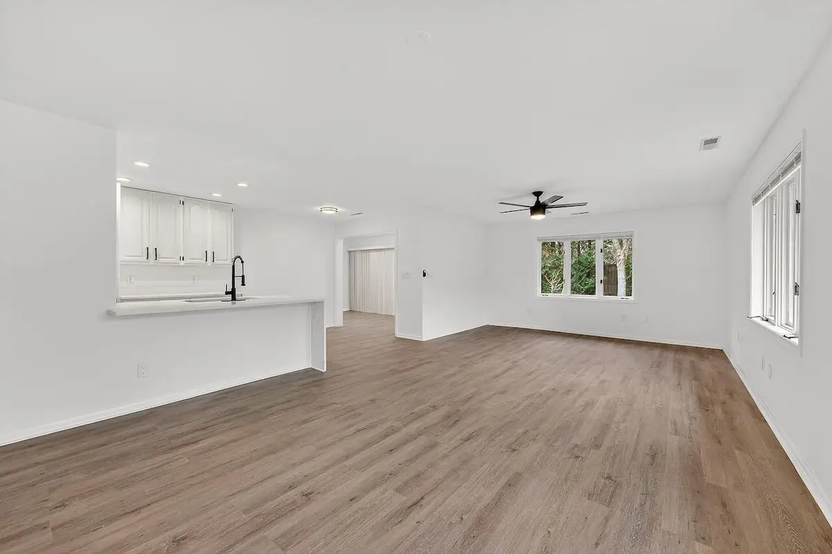 7419 Mequon Square DRIVE, Mequon, WI 53092 - #1