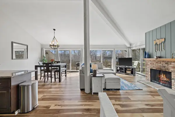 521 Bristol Oak COURT #A, Fontana, WI 53125