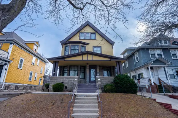 3601 W Highland BOULEVARD, Milwaukee, WI 53208