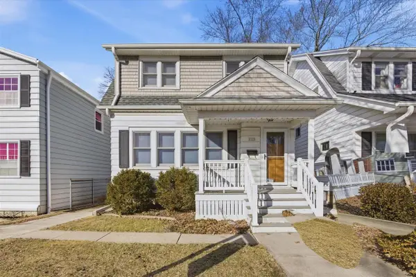 2125 S 72nd STREET, West Allis, WI 53219