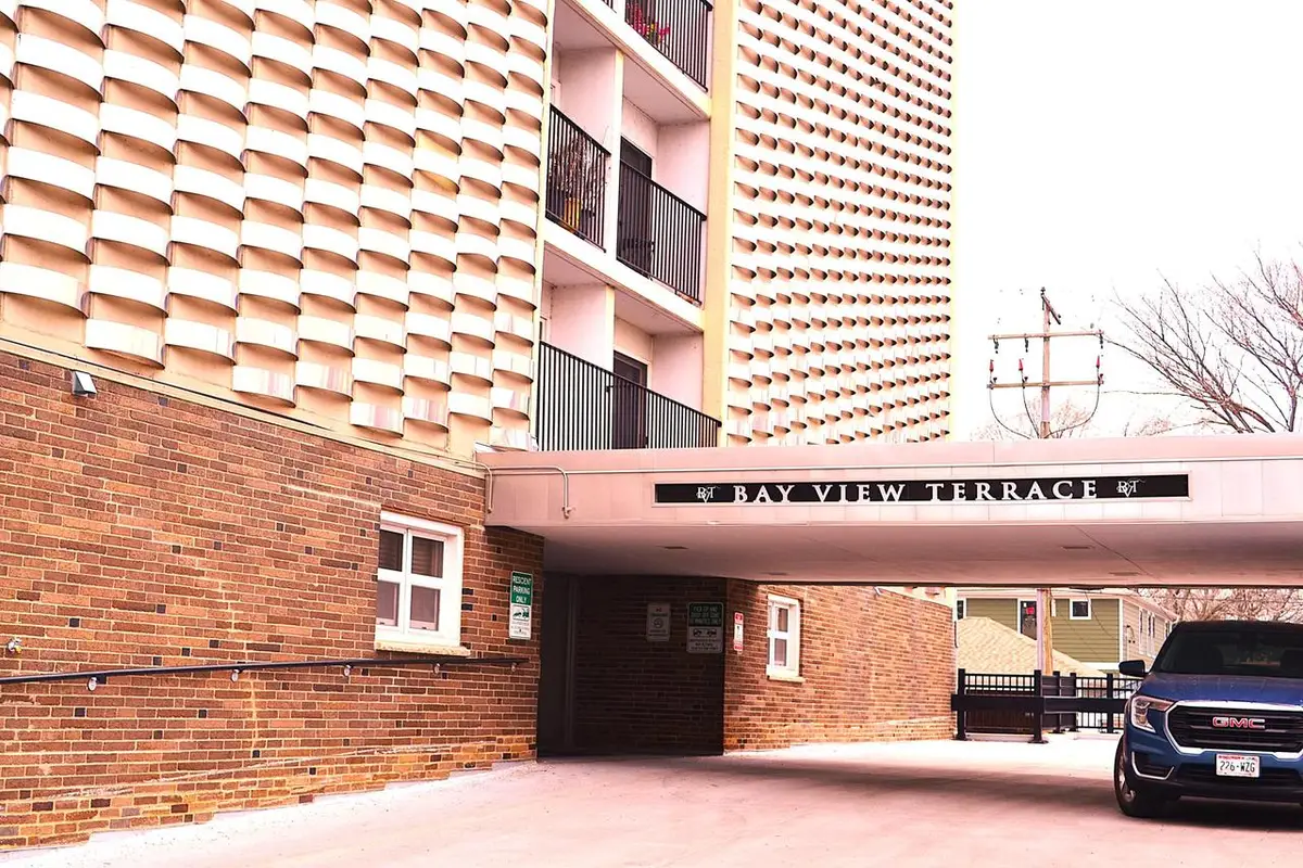 2525 S Shore DRIVE #5F, Milwaukee, WI 53207 - #1