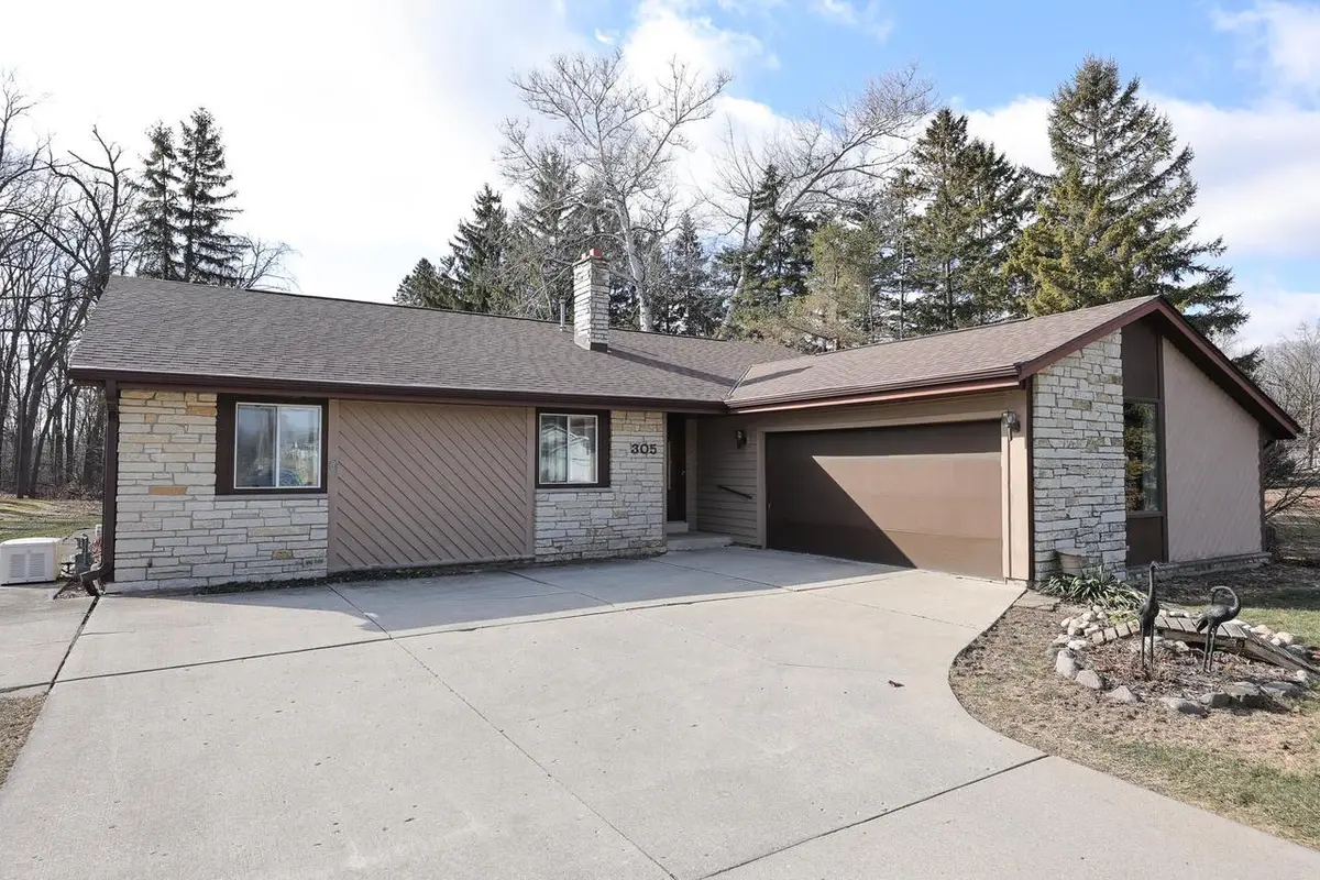 305 E Forest Hill AVENUE, Oak Creek, WI 53154 - #1