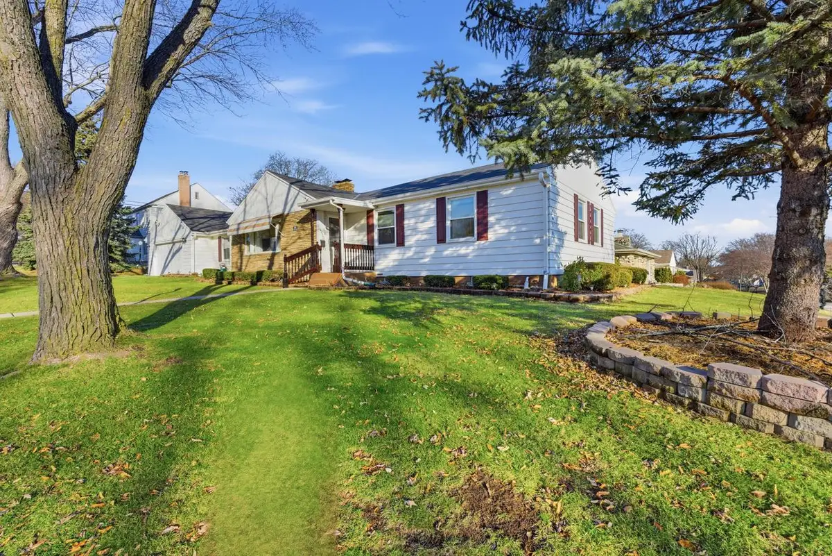 4630 W Anthony DRIVE, Greenfield, WI 53219 - #1