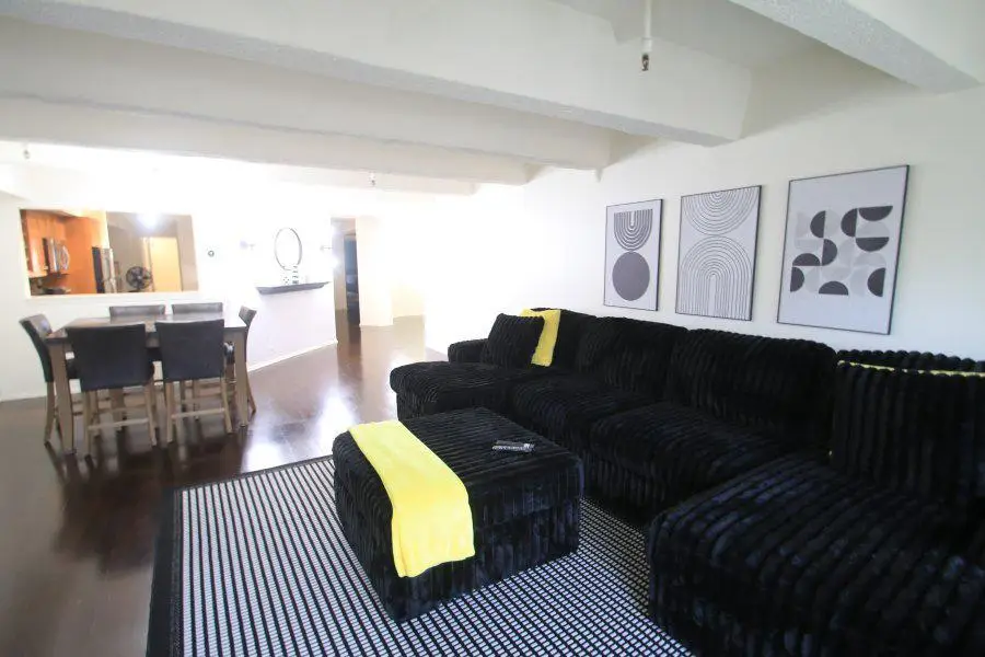 270 E Highland AVENUE #516, Milwaukee, WI 53202 - #3