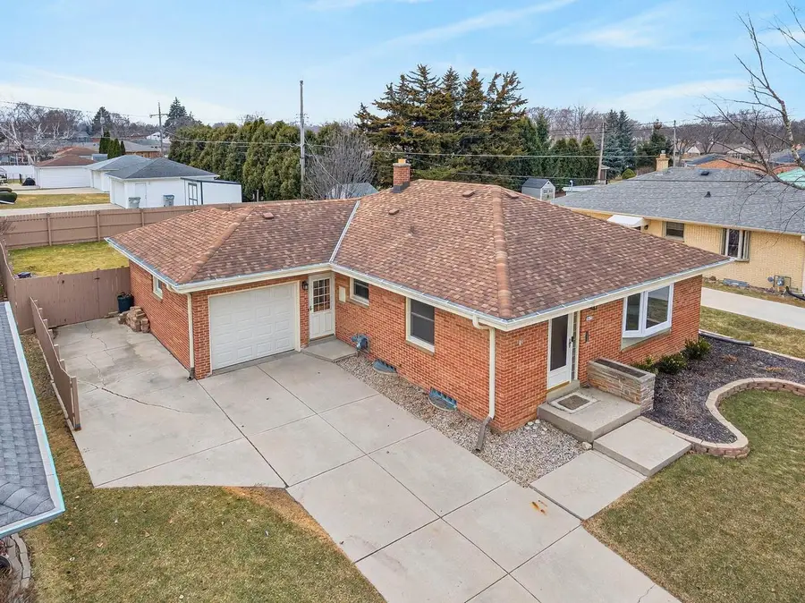 7413 W Ohio AVENUE, Milwaukee, WI 53219 - #2