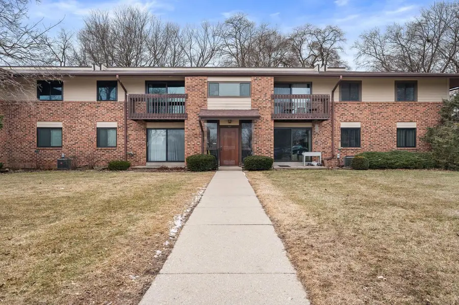 321 Park Hill DRIVE #E, Pewaukee, WI 53072 - #2