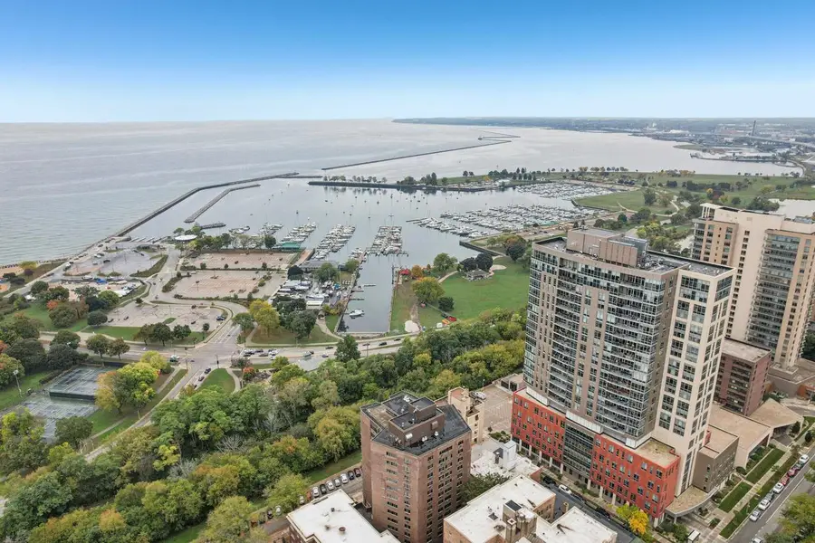 1919 N Summit AVENUE #1D, Milwaukee, WI 53202 - #2