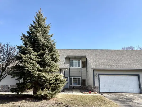 5322 S Hidden DRIVE, Greenfield, WI 53221