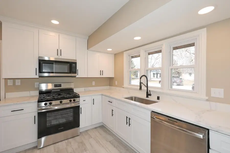 10907 Glenway COURT, Wauwatosa, WI 53222 - #2