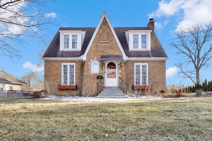 715 E College AVENUE, Waukesha, WI 53186 - #2