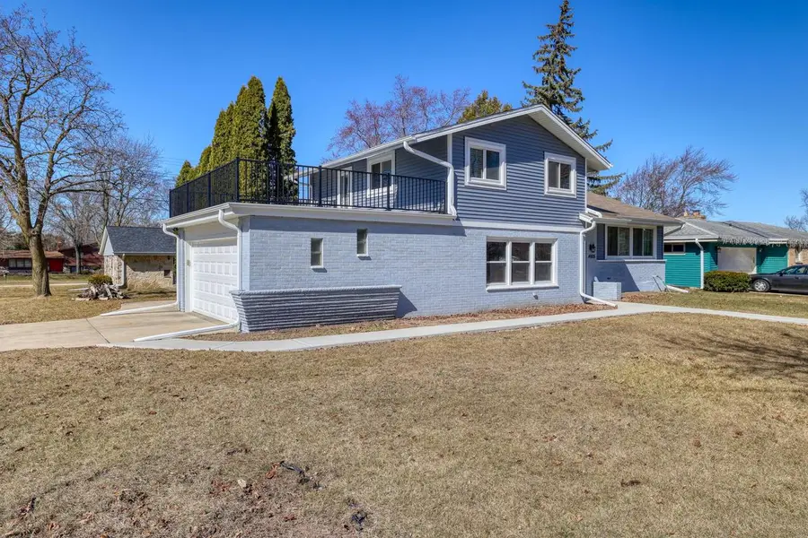 4605 N 107th STREET, Wauwatosa, WI 53225 - #2