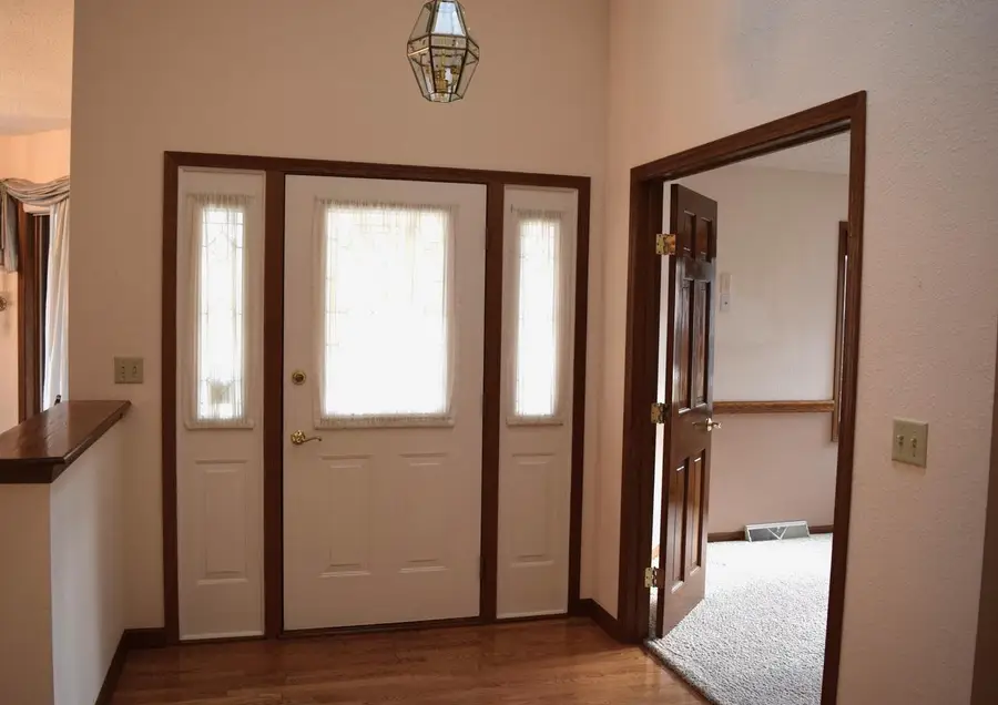 N22 W24122 Cloister CIRCLE #5 E, Pewaukee, WI 53072 - #3