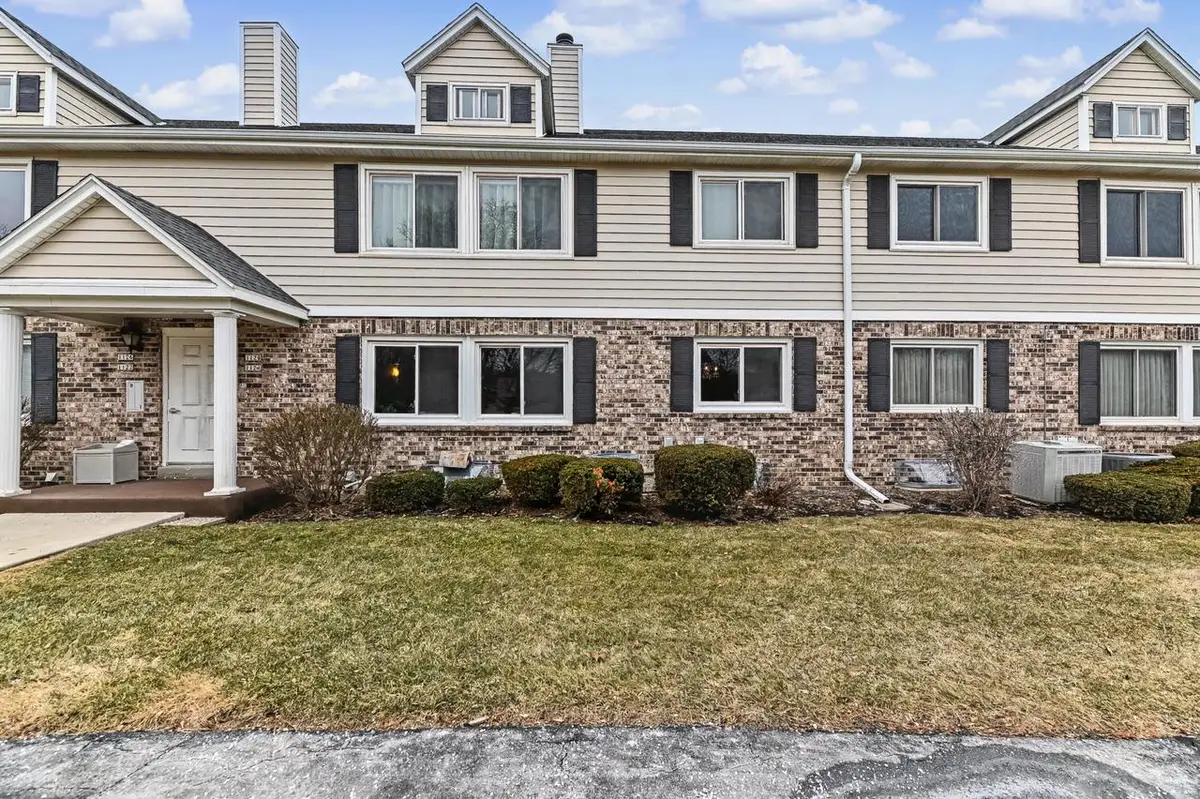 1124 Pilgrim PARKWAY, Elm Grove, WI 53122 - #1