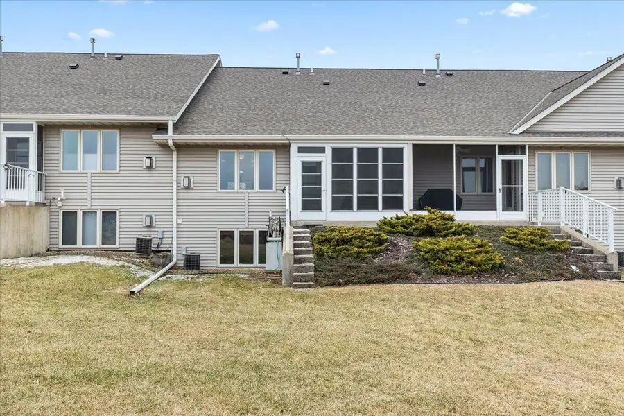 986 Oconomowoc PARKWAY, Oconomowoc, WI 53066 - #3