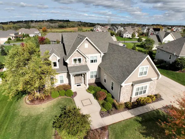 N56W19780 Powell DRIVE, Menomonee Falls, WI 53051