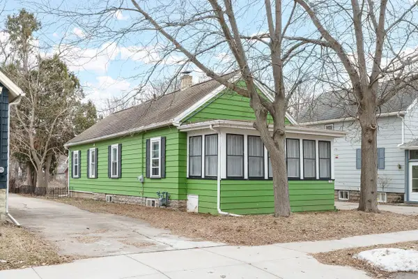 1230 Bay Shore DRIVE, Oshkosh, WI 54901