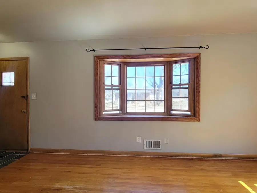 3657 S Taylor COURT, Milwaukee, WI 53207 - #3