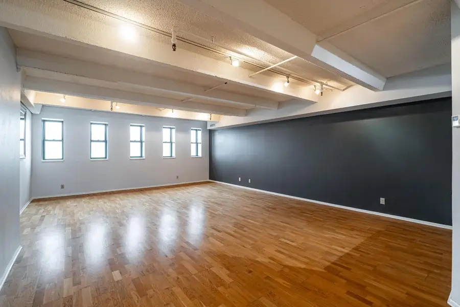 270 E Highland AVENUE #916, Milwaukee, WI 53202 - #3