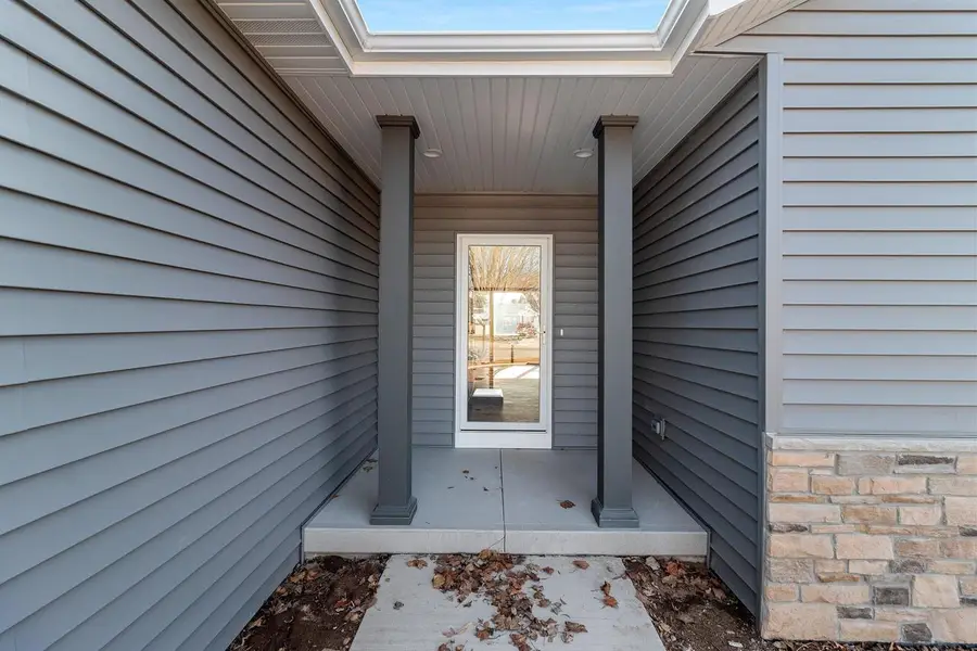 4631 Ridge COURT, Manitowoc, WI 54220 - #3