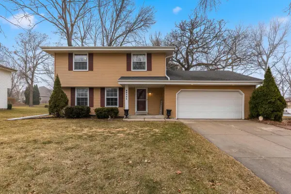 8044 W Beacon Hill DRIVE, Franklin, WI 53132