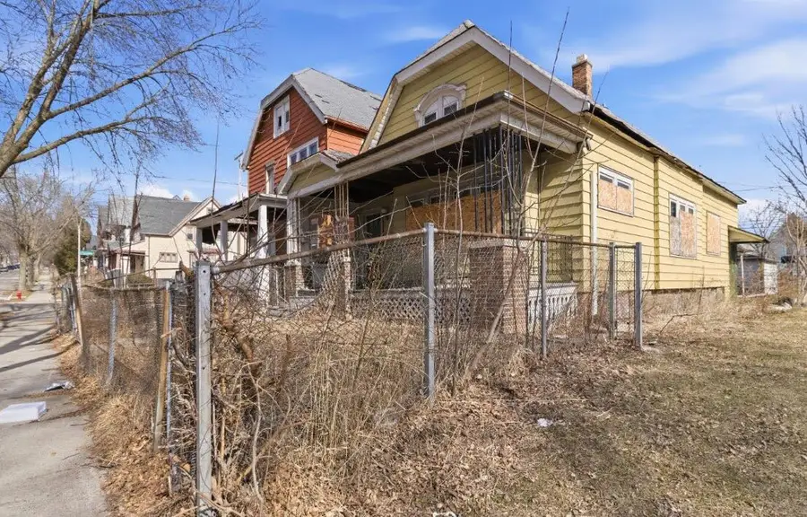 3290 N 10th STREET, Milwaukee, WI 53206 - #2