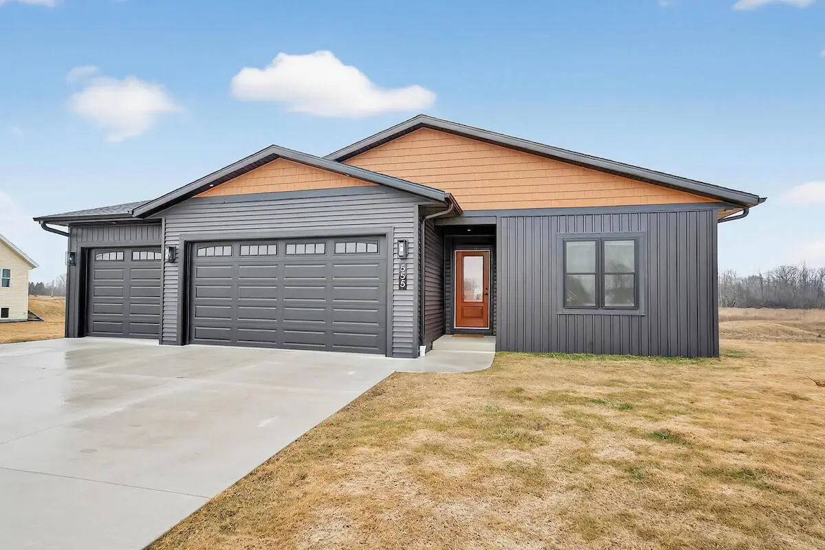 555 Lake Breeze LANE, Random Lake, WI 53075 - #1