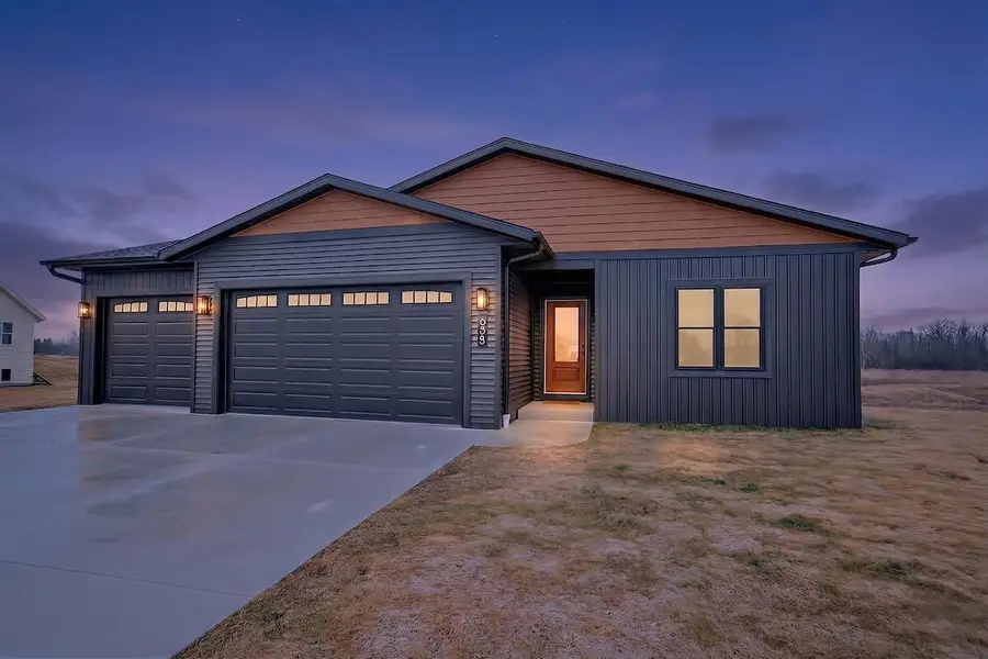 555 Lake Breeze LANE, Random Lake, WI 53075 - #2