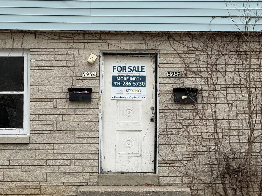 5952 N 61st STREET, Milwaukee, WI 53218 - #2
