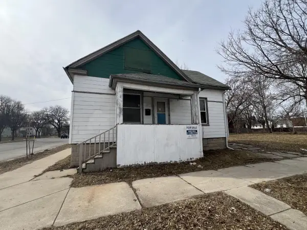 2901 N Mother Simpson WAY, Milwaukee, WI 53206