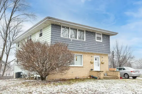 804 John STREET, Waukesha, WI 53188